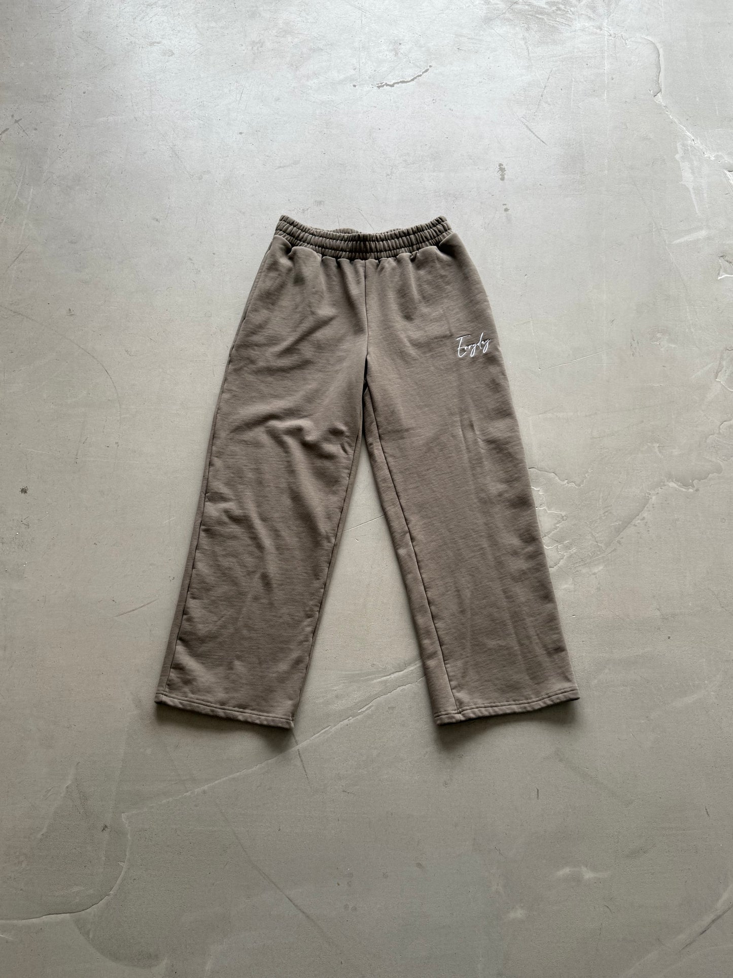 EVRYDAY SWEATS | OLIVE