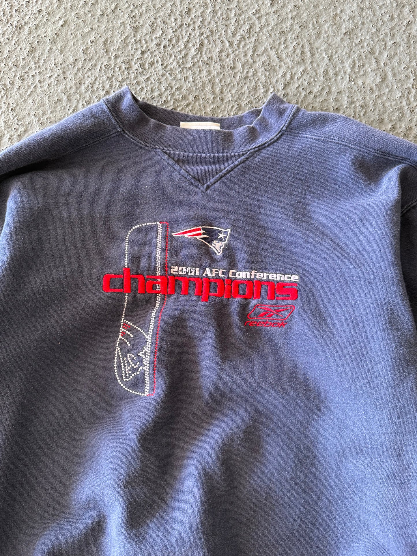 REEBOK NE PATRIOTS 2001 CHAMPIONS CREWNECK - M