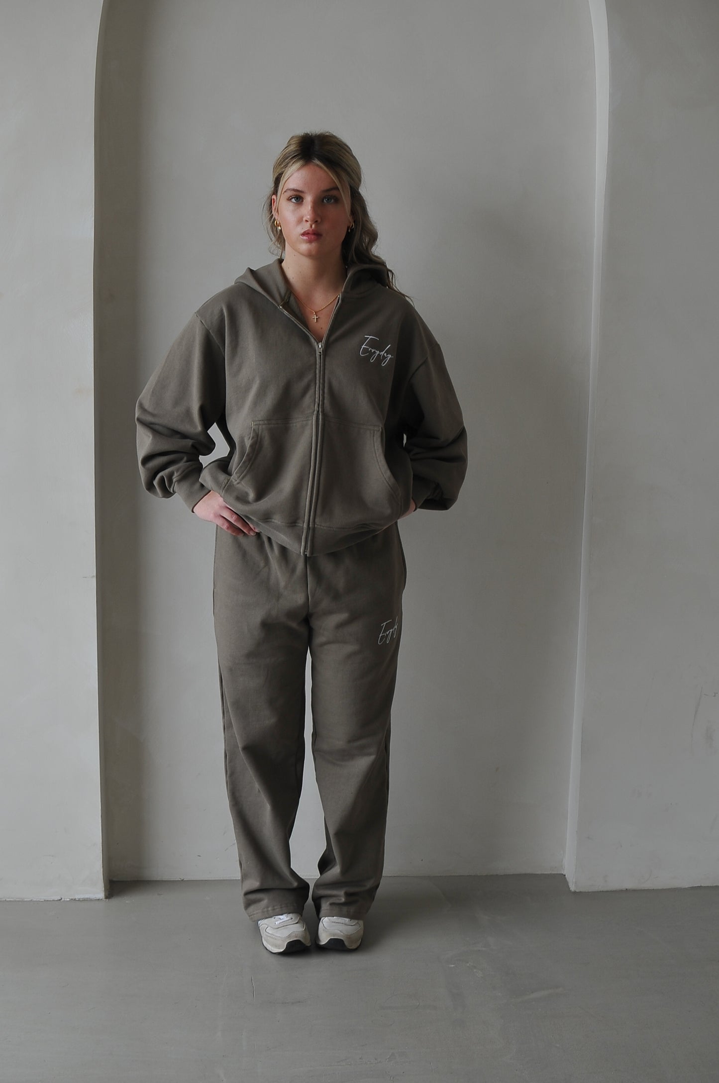 EVRYDAY SWEATS | OLIVE